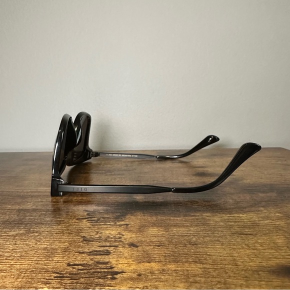 Diff Eyewear Black Sunglasses with Case - Picture 10 of 12